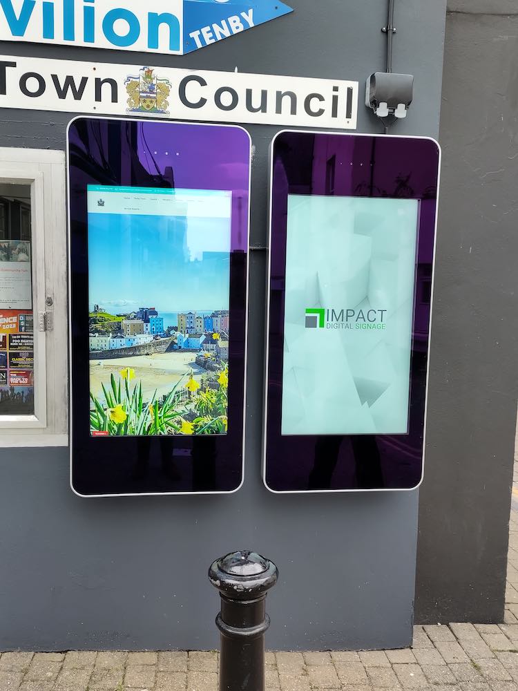 Outdoor Touch Screen and Outdoor Advertising Display